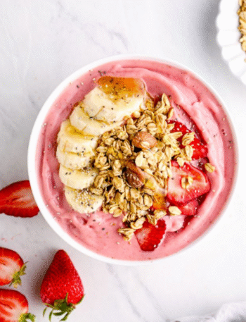 Strawberry Banana Smoothie Bowl Recipe